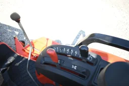 
										2014 Kubota B2650HSD Loader, Backhoe, 60″ Mower Deck full									