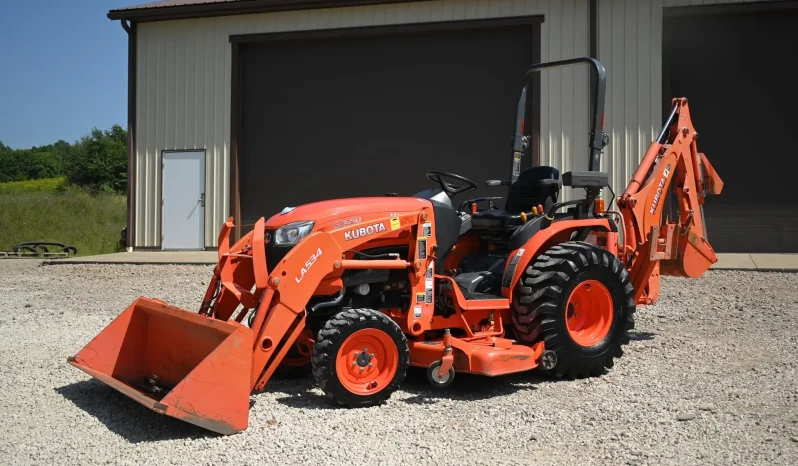 
								2014 Kubota B2650HSD Loader, Backhoe, 60″ Mower Deck full									