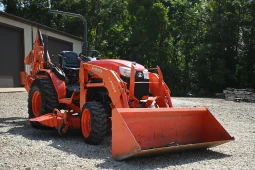 
										2014 Kubota B2650HSD Loader, Backhoe, 60″ Mower Deck full									