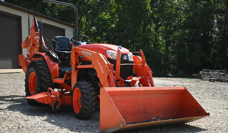 
								2014 Kubota B2650HSD Loader, Backhoe, 60″ Mower Deck full									