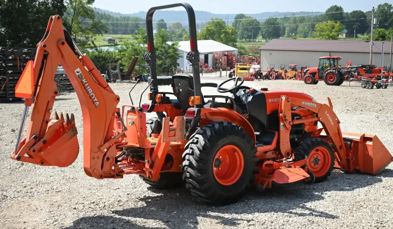 
								2014 Kubota B2650HSD Loader, Backhoe, 60″ Mower Deck full									