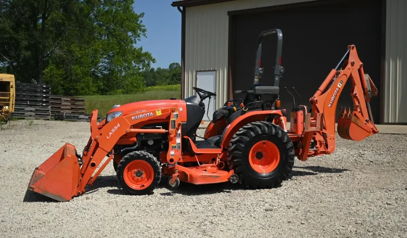 
								2014 Kubota B2650HSD Loader, Backhoe, 60″ Mower Deck full									