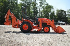 2014 Kubota B2650HSD Loader, Backhoe, 60″ Mower Deck
